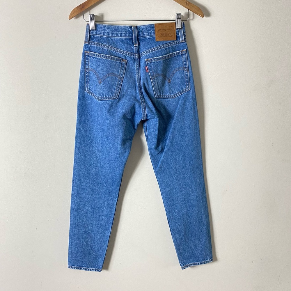 Levi’s Wedgie Icon High Rise Jeans in Athens Asleep Medium Wash - 24 - Picture 11 of 16